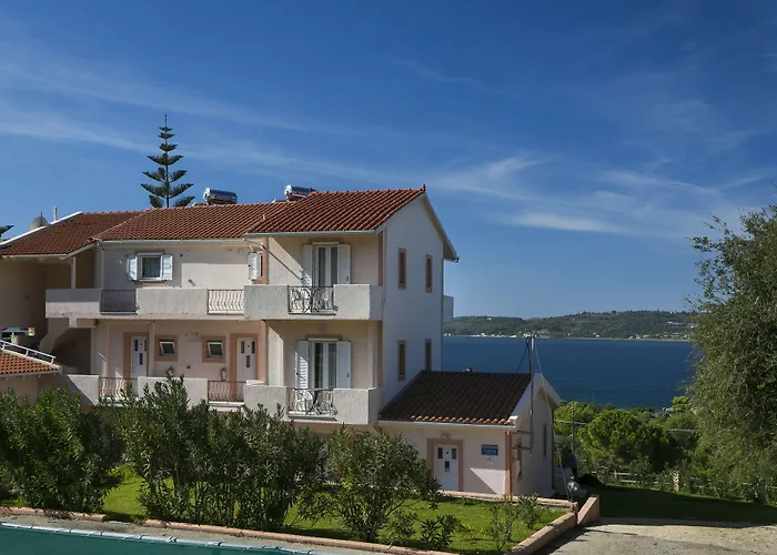 Ξενοδοχείο με διαμερίσματα Panorama Fanari And 4*